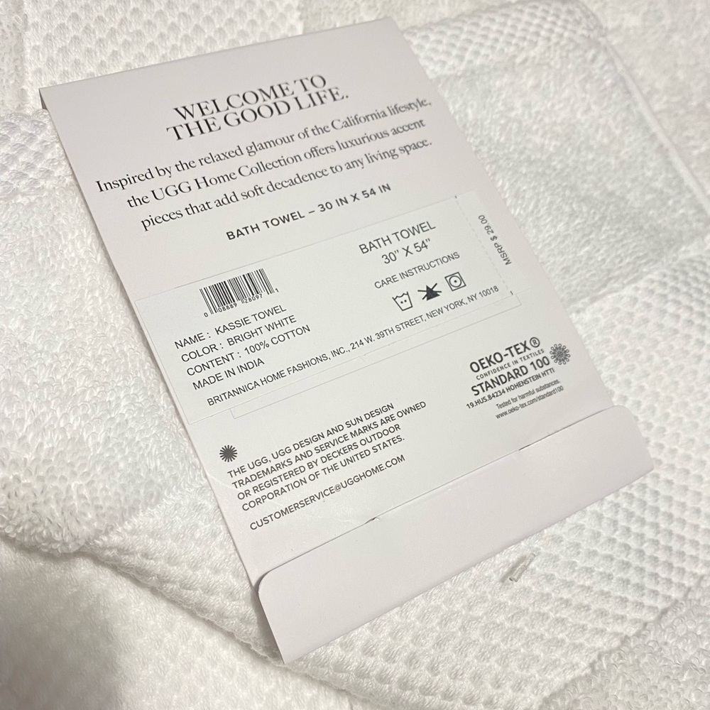 UGG bundle of 3 Towels - Picture 3 of 3